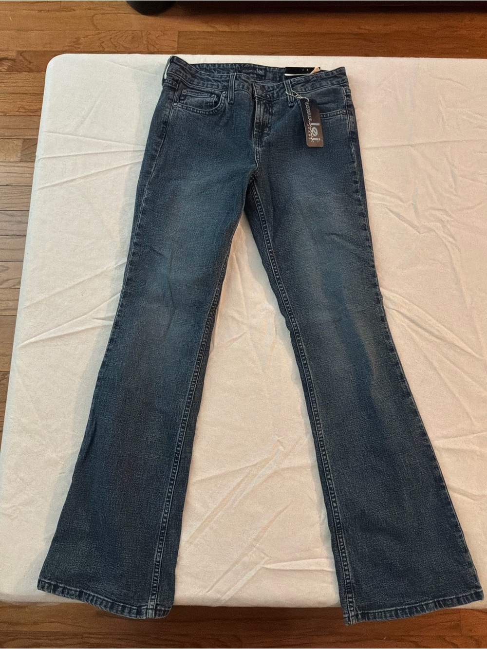******* lei Dark Wash Flared Jeans b4 *******